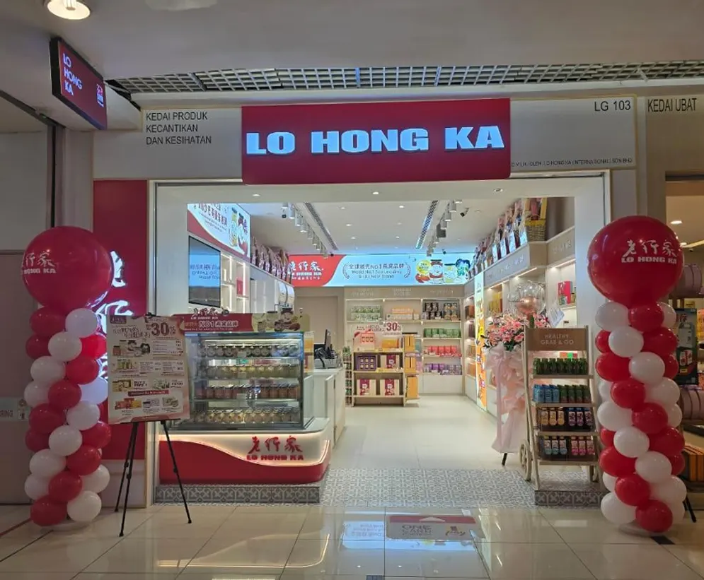 LO HONG KA AT ONE UTAMA, PETALING JAYA